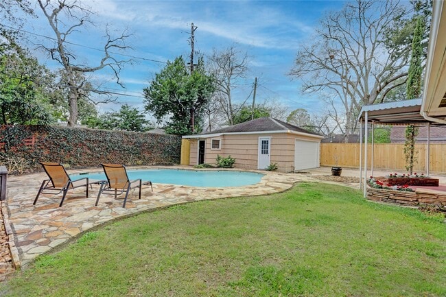 Building Photo - 9917 Cedardale Dr