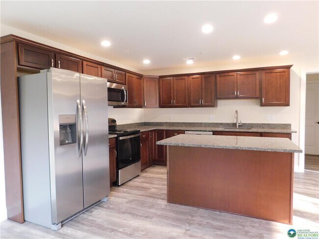 Building Photo - 1549 Burkhardt St