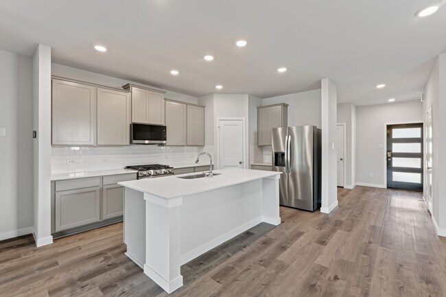 Building Photo - 7762 Bergamot Cir
