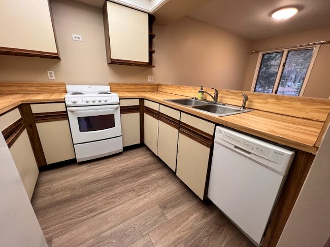 Building Photo - 1863 J Julian Ln