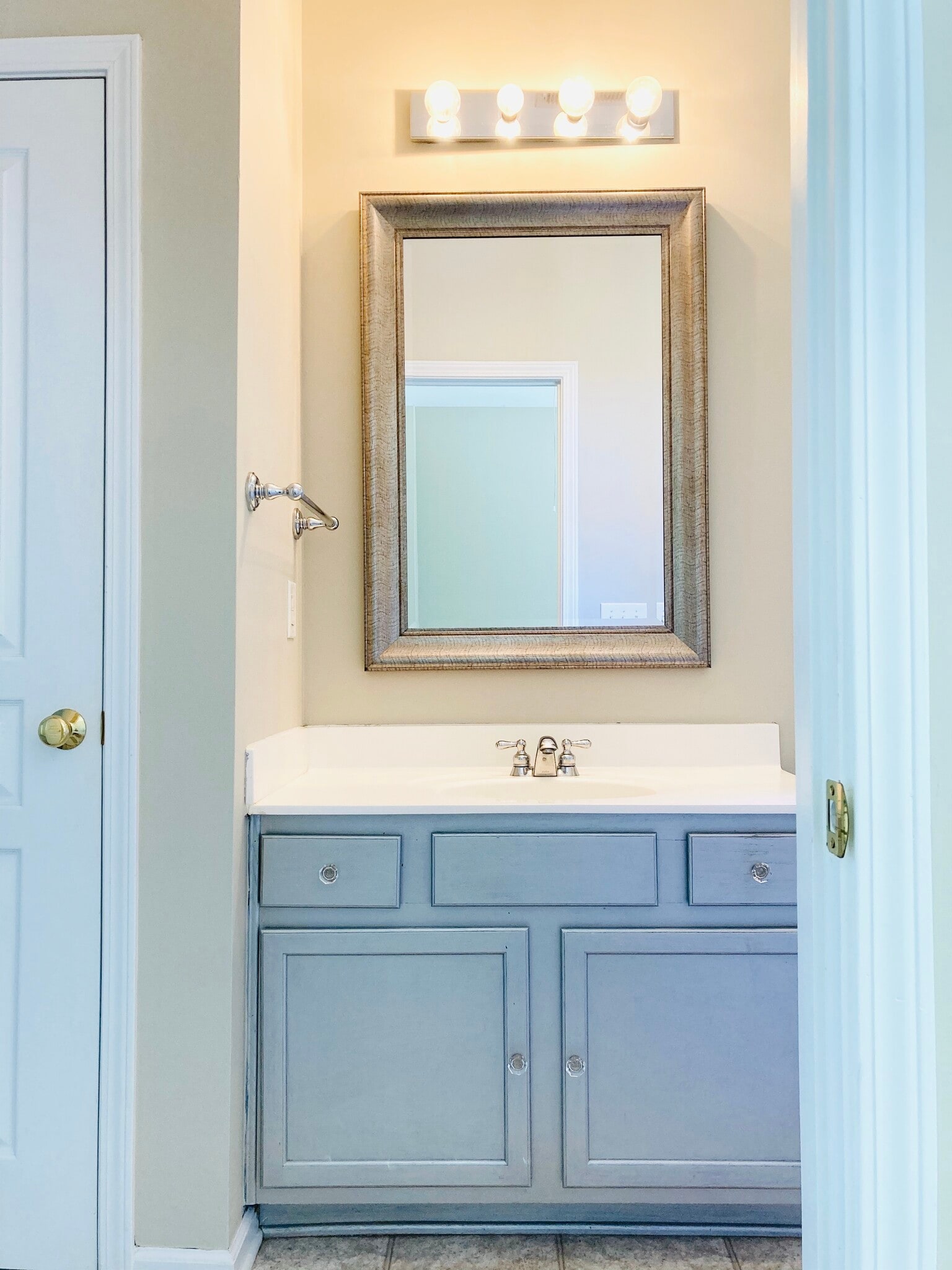 Bathroom 2 - jack n jill - 133 Kensington St