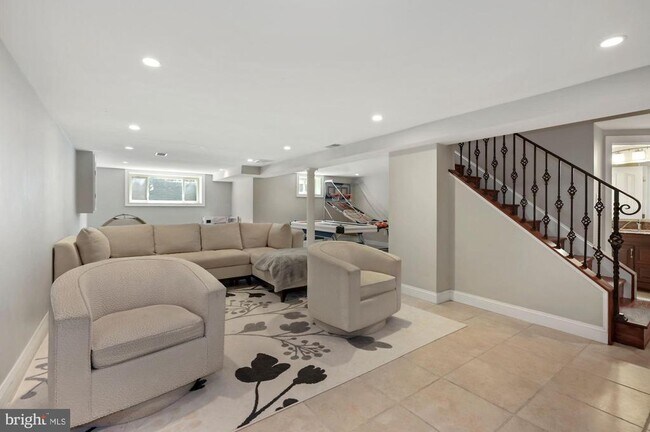 Building Photo - 6005 Selvyn Rd