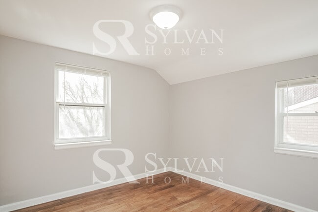 Building Photo - Charming brick 3-bedroom, 1-bath home features a deck and patio!