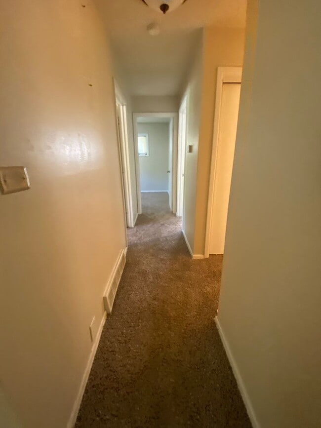 Building Photo - 7601 Ruskin Way
