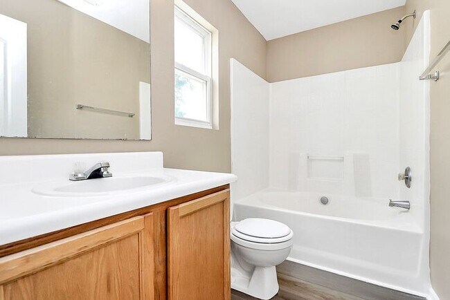 Building Photo - 4BD/2.5BA Home in Wallace Creek