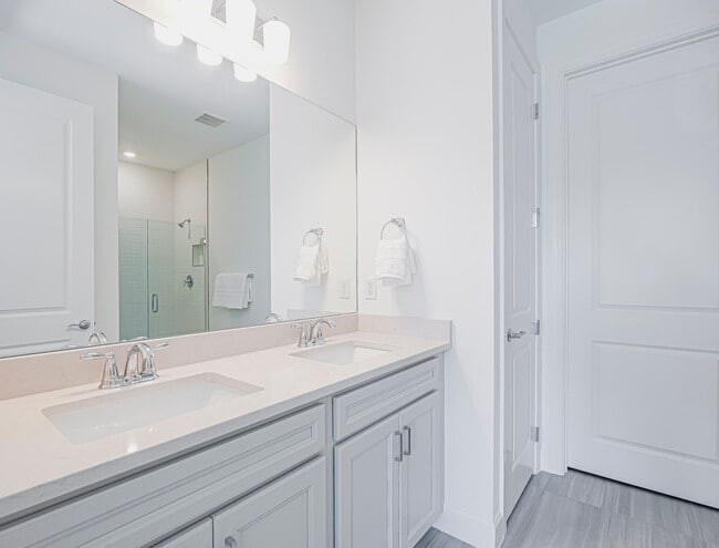 Building Photo - 1447 Harper Wy