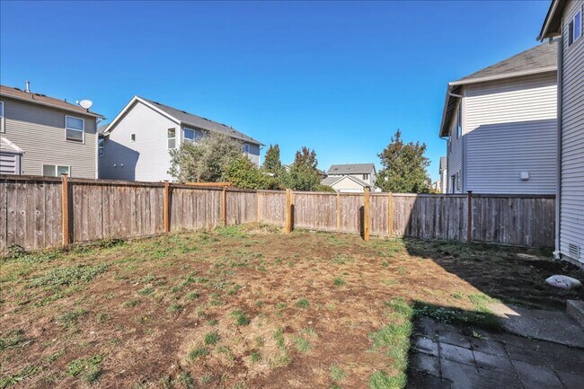 Building Photo - Stylish Yelm Home with A/C, Butcher Block Counters & Fully Fenced Yard!