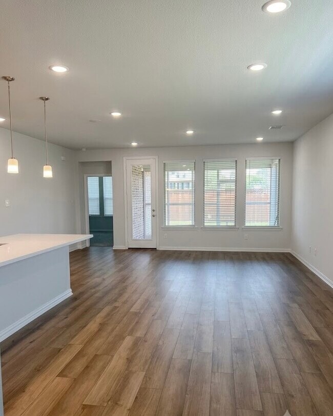 Building Photo - 140 Ashbrook St