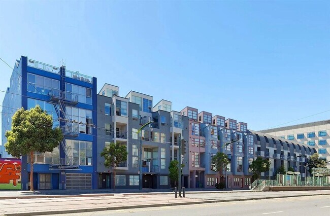 Building Photo - Spacious 1BR|2BA Loft Style Condo in the h...
