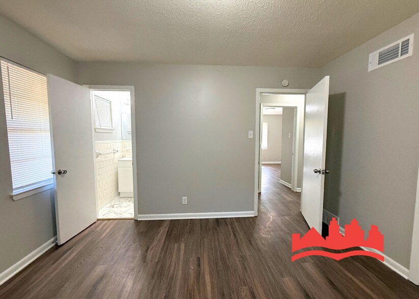 Building Photo - 890 W Marigold Ln