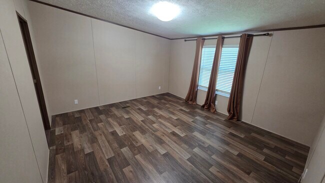 Building Photo - 253 Gibbs Rd