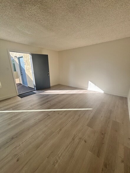 Building Photo - 8202 Ashgrove Dr