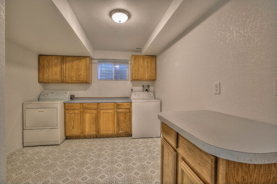 Building Photo - 624 26th St SW