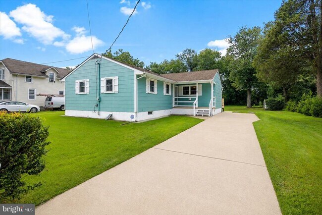 Building Photo - 46 Browning Ave