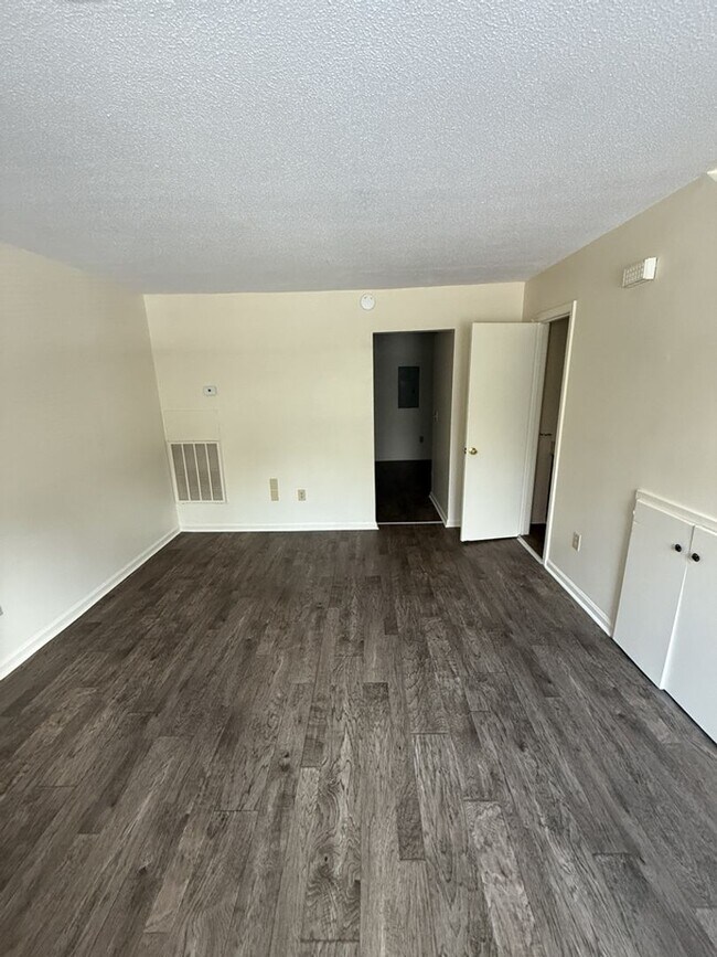 Building Photo - 3606 Medical Dr