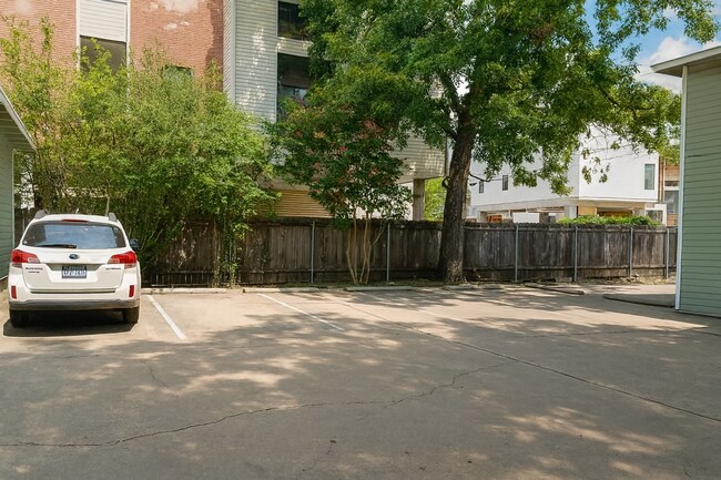 Building Photo - 110 E 30th St