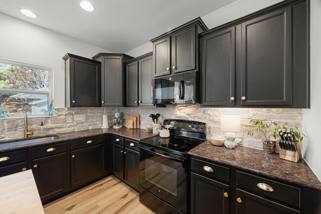 Building Photo - Discover this stunning 3-bedroom, 2.5-bathroom home where design and comfort meet in Mill Creek F...