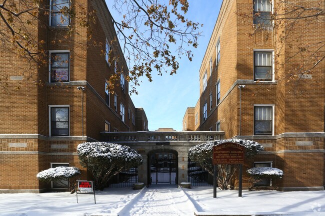 Building Photo - Hoyne Suites