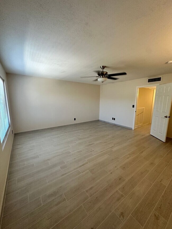 Building Photo - Stunning & Spacious 2 BR / 2.5 BA Townhome – Move-In Ready!