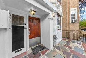 Building Photo - 146 Bowers St