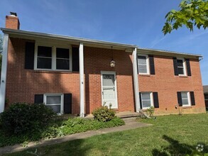 Building Photo - 102 Roosevelt Rd