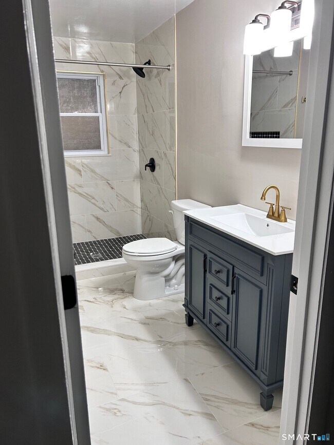 Building Photo - 1109 Waterbury Rd