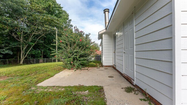 Building Photo - 6806 Cove Cir