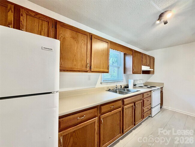 Building Photo - 3132 Dawnshire Ave