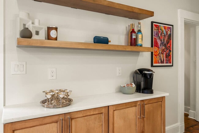 Building Photo - 1326 Broadway-SI ID1324946P