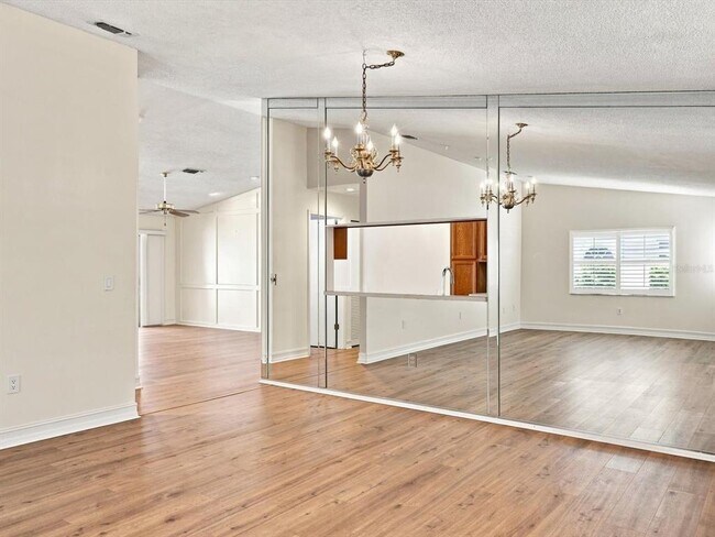 Building Photo - 5381 Kelly Dr