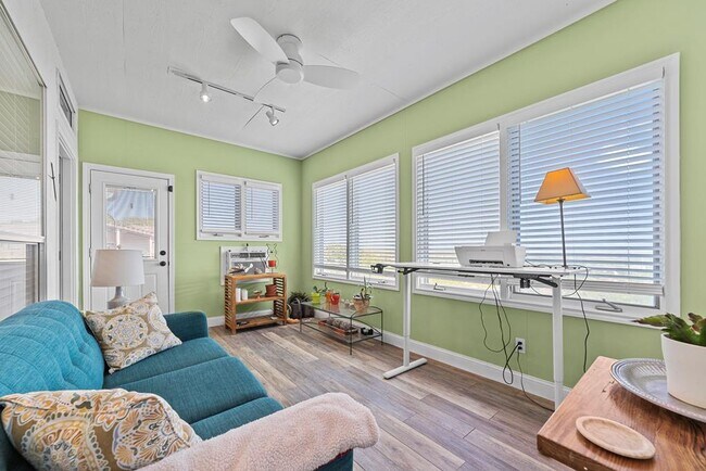 Building Photo - 1008 Edinburgh Dr