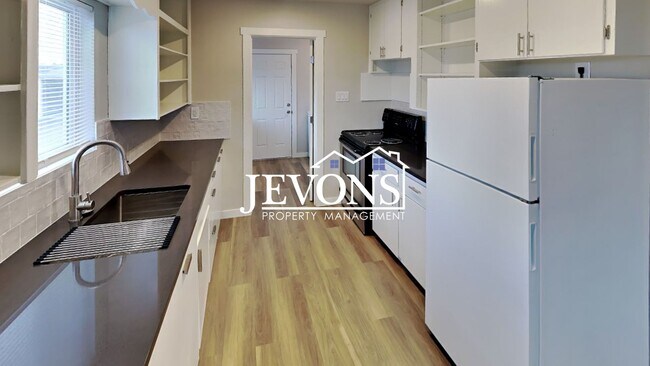 Building Photo - $500 Off First Month! 3BR Home w/ Washer & Dryer on Spacious 1-Acre Orchard Lot