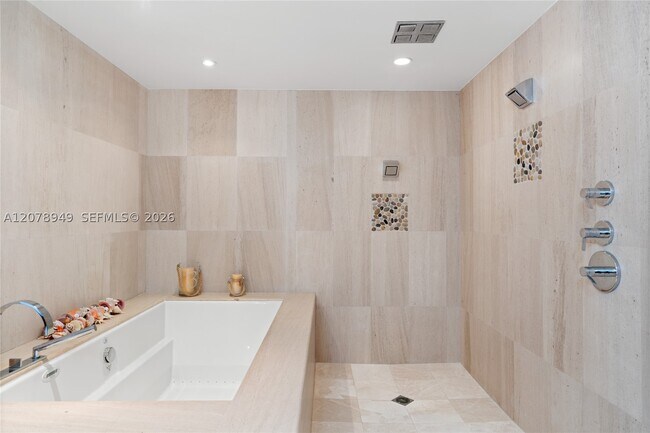 Building Photo - 5875 Collins Ave