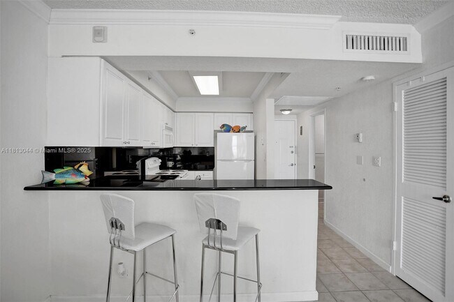 Building Photo - 2501 S Ocean Dr