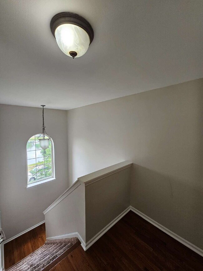 Building Photo - 3-Level Condo in Prime Sterling Heights Location. 2 Bed, 2 Full Bath, 2 Half Baths | 2-Car Garage...