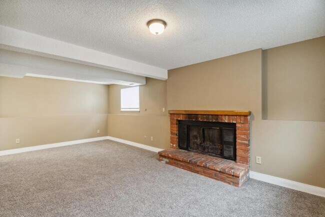 Building Photo - 5245 Mule Deer Dr
