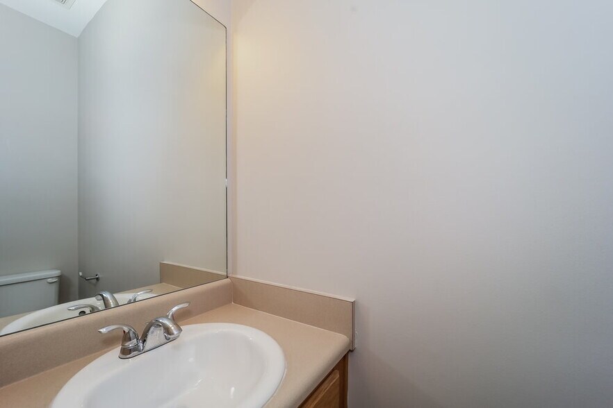 Building Photo - 8131 Vincent Mill Dr