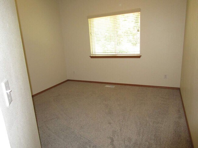 Building Photo - 3 Bedroom Home in Gig Harbor’s Minterwood