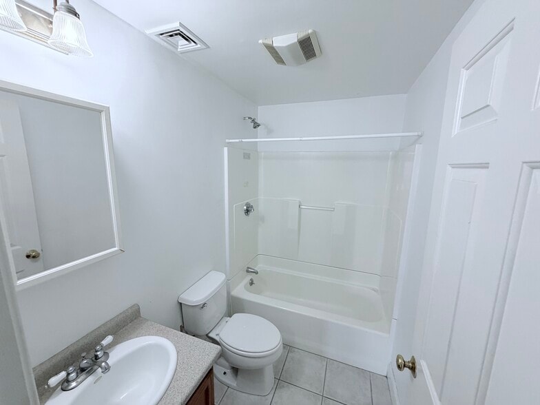 Building Photo - 173 Winnisimmet St