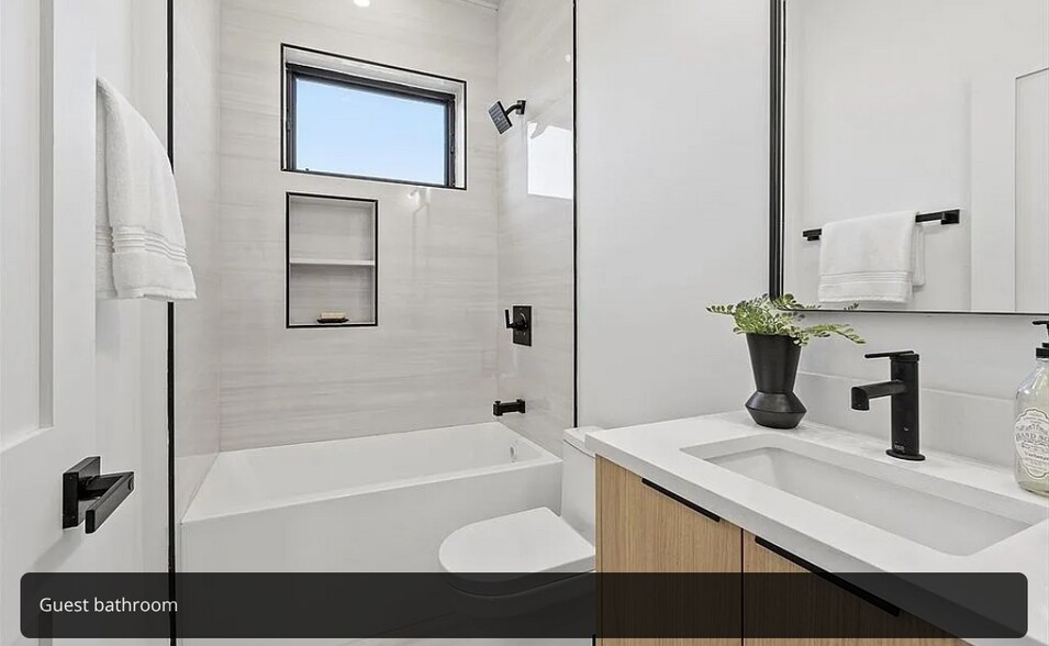Building Photo - 135 5th St