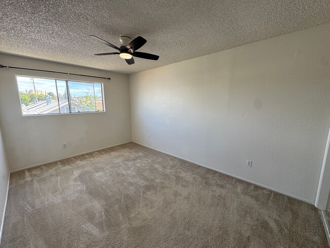 Building Photo - 2 Bedroom Townhouse in El Cajon