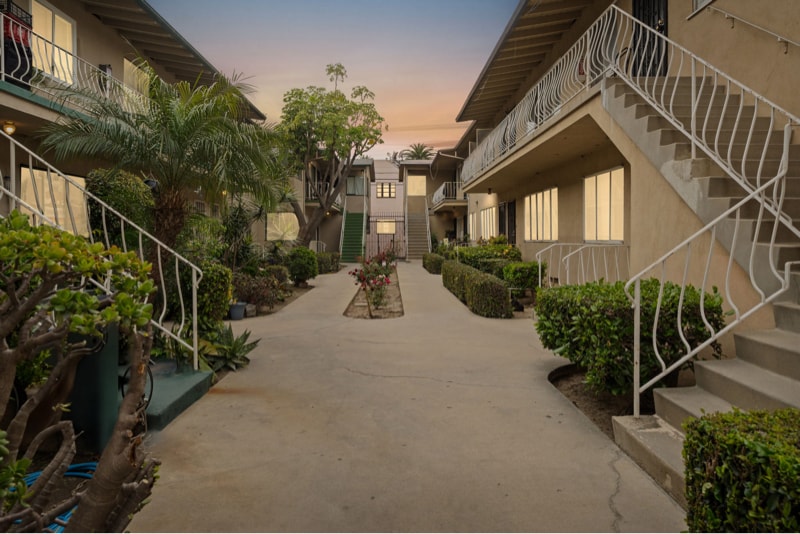 Building Photo - 617 Cedar Ave