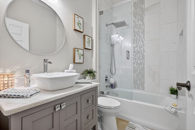 Building Photo - 145 Silver Falls Dr