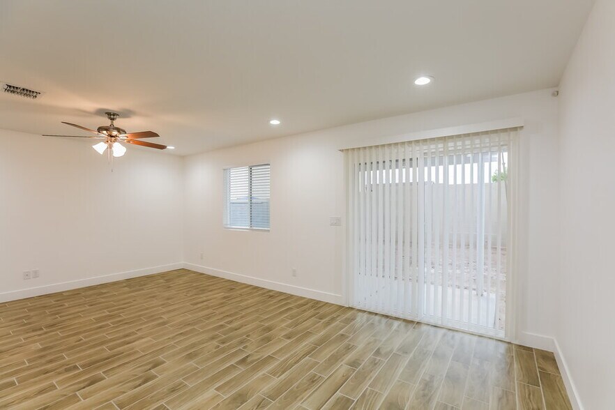 Building Photo - 5919 S 12th Dr