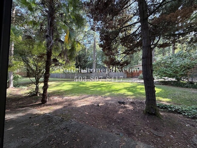 Building Photo - 13540 SW Hyland Park Ct
