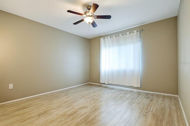 Building Photo - 2124 N Tamiami Trl