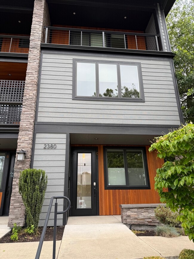 Building Photo - 2380 Willamette St