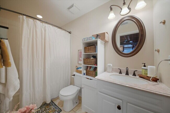 Building Photo - 420 W Ontario St