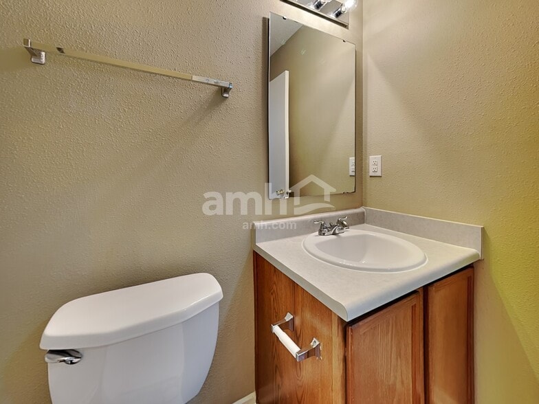 Building Photo - 9915 Sapphire Berry Ln