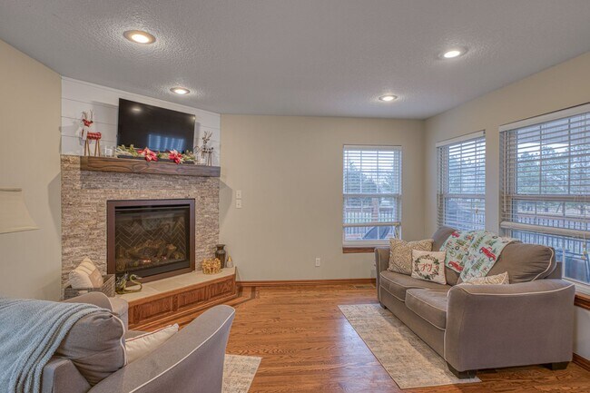 Building Photo - Highly desirable home in Briarbrook